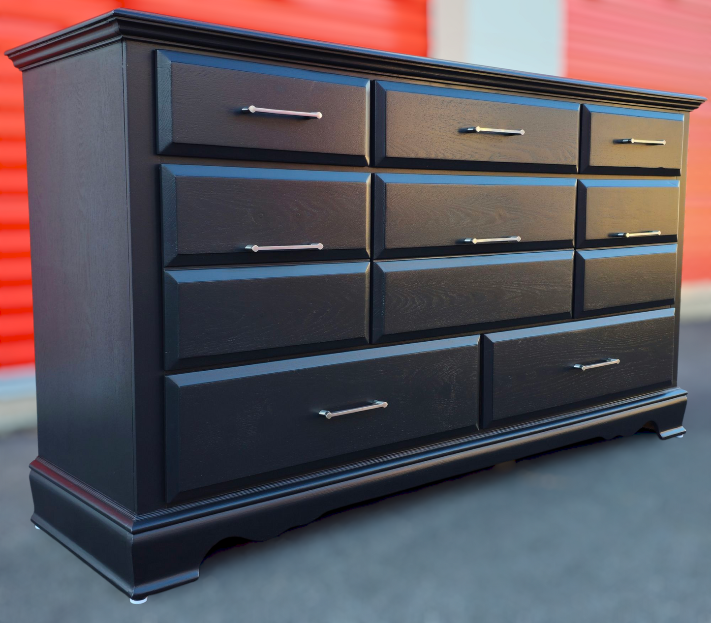 Beautiful fully refinished eight-drawer dresser