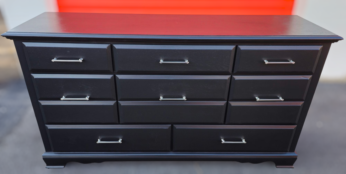 Beautiful fully refinished eight-drawer dresser