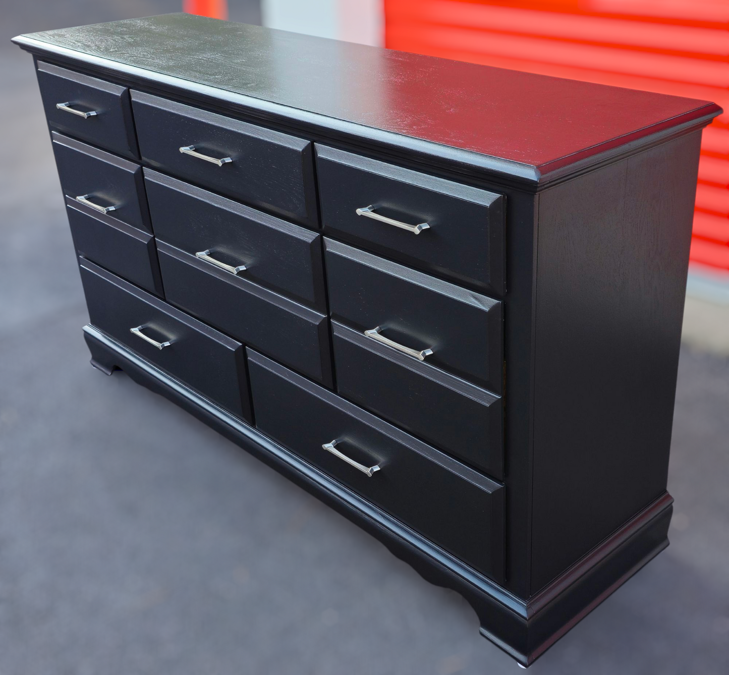 Beautiful fully refinished eight-drawer dresser