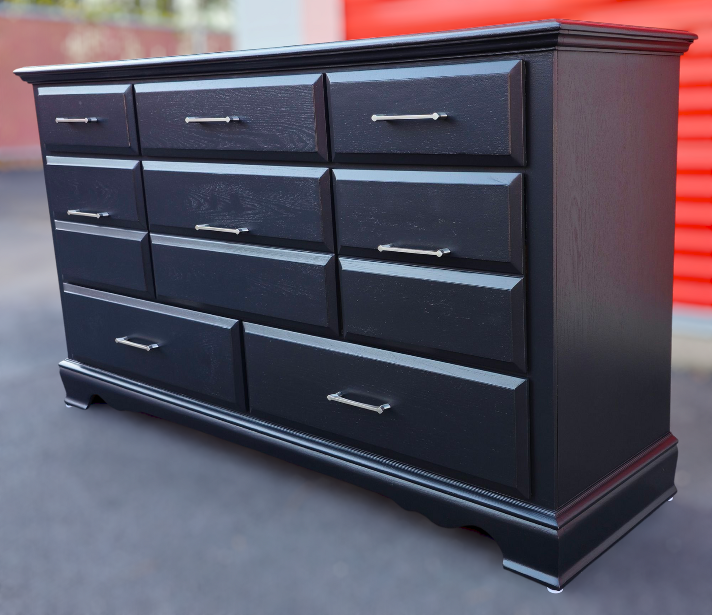 Beautiful fully refinished eight-drawer dresser