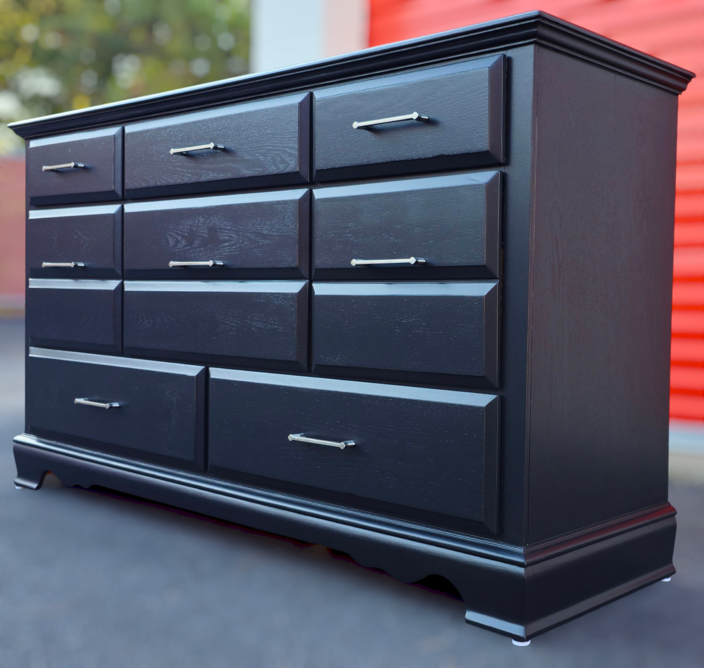 Beautiful fully refinished eight-drawer dresser
