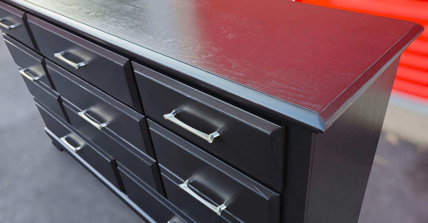 Beautiful fully refinished eight-drawer dresser