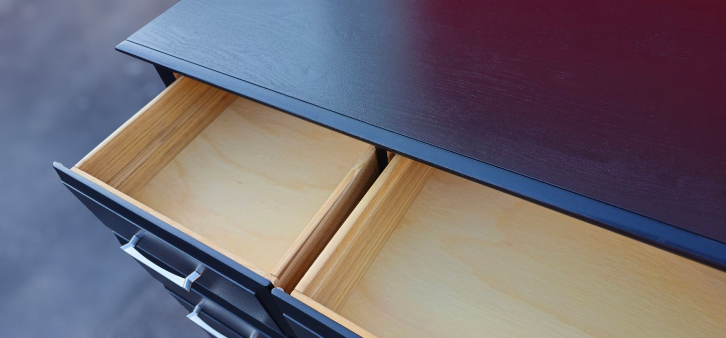 Beautiful fully refinished eight-drawer dresser