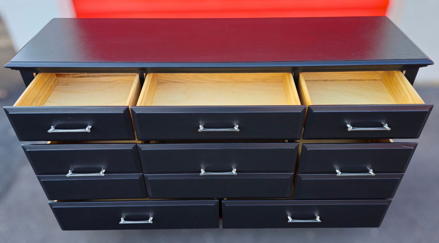 Beautiful fully refinished eight-drawer dresser